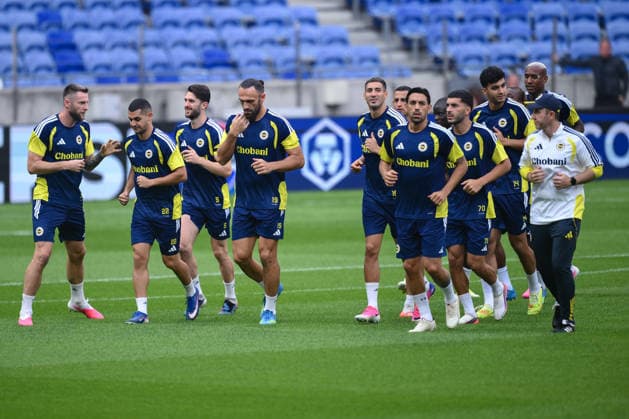Ahead of Fenerbahce v Olympique Lyon - UEFA Champions League LYON, FRANCE - AUGUST 25: Fenerbahce players take part in a training session at Groupama Stadium ahead of the UEFA Champions League play-off second-leg match against French side Olympique Lyon on August 26, 2026, in Lyon, France. Arif Hudaverdi Yaman Anadolu Lyon France. Editorial use only. Please get in touch for any other usage.  Copyright: x2026xAnadoluxArifxHudaverdixYamanx