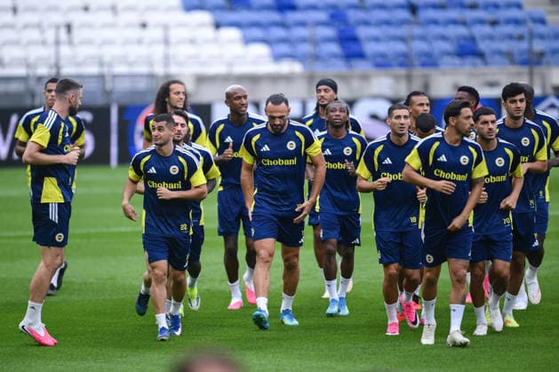 Ahead of Fenerbahce v Olympique Lyon - UEFA Champions League LYON, FRANCE - AUGUST 25: Fenerbahce players take part in a training session at Groupama Stadium ahead of the UEFA Champions League play-off second-leg match against French side Olympique Lyon on August 26, 2026, in Lyon, France. Arif Hudaverdi Yaman Anadolu Lyon France. Editorial use only. Please get in touch for any other usage.  Copyright: x2026xAnadoluxArifxHudaverdixYamanx