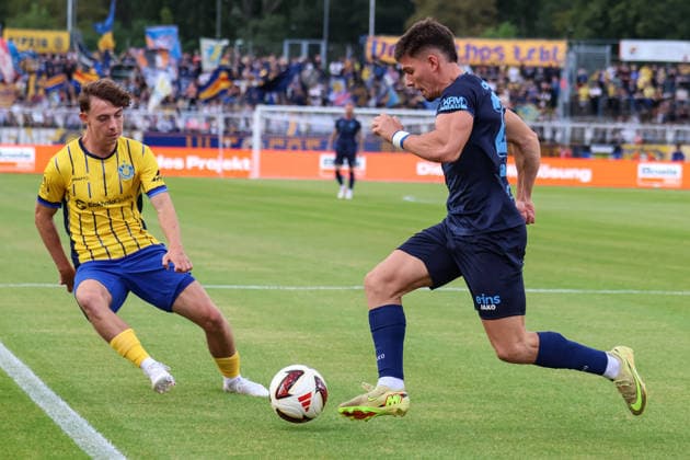 Deutschland: Regionalliga Nordost 2026 2027, 6. Spieltag, 1.FC Lokomotive Leipzig - Chemnitzer FC, Bruno-Plache-Stadion (Leipzig): Maurizio Grimaldi (Chemnitzer FC, 23) am Ball *** Germany Regional League Northeast 2026–2027, Matchday 6, 1 FC Lokomotive Leipzig vs. Chemnitzer FC, Bruno Plache Stadium, Leipzig; Maurizio Grimaldi (Chemnitzer FC), 23 on the ball Copyright: xLucasxWalterx