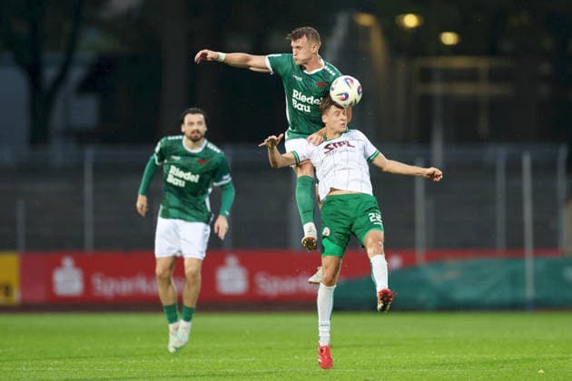 25.08.2026, Herren, Fussball, Saison 2026 2027, Bayerischer Totopokal, Achtelfinale: 1. FC Schweinfurt 1905 - VfB Eichstaett Kevin Frisorger ( 4, 1. FC Schweinfurt 1905) und Jonas Winkler ( 22, VfB Eichstätt) Schweinfurt Sachs-Stadion Bayern Deutschland *** August 25, 2026, Men s Soccer, 2026–2027 Season, Bavarian Toto Cup, Round of 16: 1 FC Schweinfurt 1905 vs. VfB Eichstätt; Kevin Frisorger (4), 1 FC Schweinfurt 1905; Jonas Winkler (22), VfB Eichstätt; Schweinfurt, Sachs Stadium, Bavaria, Germany