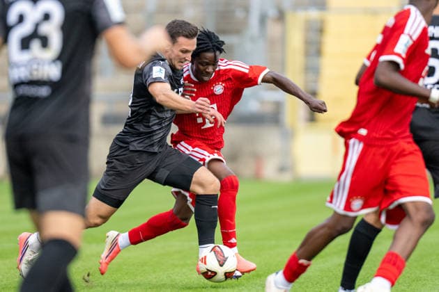 Oluwaseyi Wilson 7 (FC Bayern Muenchen Amatuere) im Zweikampf, FC Bayern II vs. FC Memmingen, Fussball, Regionalliga Bayern, 5. Spieltag, 25.08.2026 DFB regulations prohibit any use of photographs as image sequences and or quasi-video Muenchen Bayern Deutschland *** Oluwaseyi Wilson 7 of FC Bayern Munich Amateurs in a tackle, FC Bayern II vs. FC Memmingen, soccer, Bavarian Regional League, Matchday 5, August 25, 2026. DFB regulations prohibit any use of photographs as image sequences and or quasi-video. Munich, Bavaria, Germany Copyright: xkolbert-press UlrichxGamelx