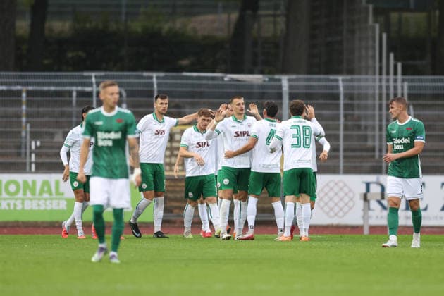 25.08.2026, Herren, Fussball, Saison 2026 2027, Bayerischer Totopokal, Achtelfinale: 1. FC Schweinfurt 1905 - VfB Eichstaett Der VfB Eichstätt bejubelt das 0:1 durch Jonas Winkler ( 22, VfB Eichstätt) Schweinfurt Sachs-Stadion Bayern Deutschland *** August 25, 2026, Men s Soccer, 2026–2027 Season, Bavarian Toto Cup, Round of 16: 1. FC Schweinfurt 1905 vs. VfB Eichstätt. VfB Eichstätt celebrates the 0–1 goal by Jonas Winkler (22). VfB Eichstätt vs. Schweinfurt at Sachs Stadium, Bavaria, Germany