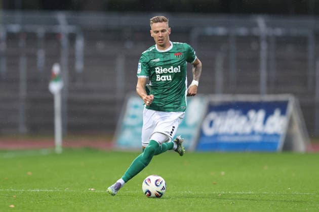 25.08.2026, Herren, Fussball, Saison 2026 2027, Bayerischer Totopokal, Achtelfinale: 1. FC Schweinfurt 1905 - VfB Eichstaett Mirco Geisler ( 9, 1. FC Schweinfurt 1905) im Ballbesitz Schweinfurt Sachs-Stadion Bayern Deutschland *** August 25, 2026, Men s Soccer, 2026–2027 Season, Bavarian Toto Cup, Round of 16: 1 FC Schweinfurt 1905 vs. VfB Eichstätt, Mirco Geisler 9; 1 FC Schweinfurt 1905 in possession; Schweinfurt, Sachs Stadium, Bavaria, Germany