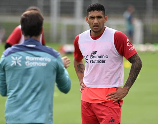 25.08.2026, xophax, Fussball 1.Bundesliga, Bayer 04 Leverkusen , Training , Saison 2026 2027. Trainer Carles Martinez ( Bayer 04 ) , links und Ezequiel Fernandez, rechts ( Bayer 04 ) Leverkusen *** August 25, 2026, xophax, Soccer, Bundesliga 1, Bayer 04 Leverkusen, Practice, 2026–2027 Season, Coach Carles Martinez (Bayer 04), left, and Ezequiel Fernandez (Bayer 04 Leverkusen), right