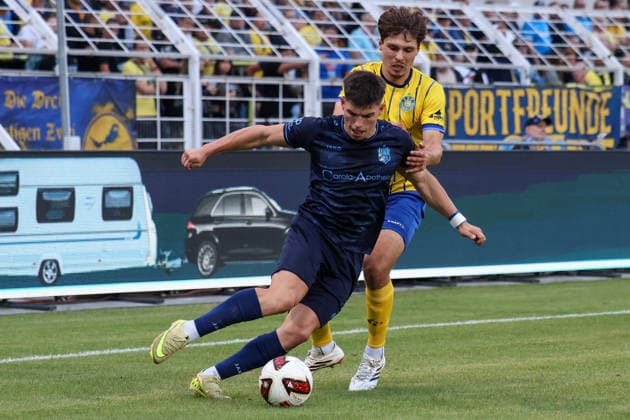 Deutschland: Regionalliga Nordost 2026 2027, 6. Spieltag, 1.FC Lokomotive Leipzig - Chemnitzer FC, Bruno-Plache-Stadion (Leipzig): Maurizio Grimaldi (Chemnitzer FC, 23) am Ball *** Germany Regional League Northeast 2026–2027, Matchday 6, 1 FC Lokomotive Leipzig vs. Chemnitzer FC, Bruno Plache Stadium, Leipzig; Maurizio Grimaldi, Chemnitzer FC; 23 on the ball Copyright: xx
