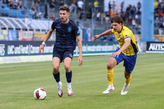 Deutschland: Regionalliga Nordost 2026 2027, 6. Spieltag, 1.FC Lokomotive Leipzig - Chemnitzer FC, Bruno-Plache-Stadion (Leipzig): Tobias Robert Stockinger (Chemnitzer FC, 7) am Ball *** Germany Regional League Northeast 2026–2027, Matchday 6, 1 FC Lokomotive Leipzig vs. Chemnitzer FC, Bruno Plache Stadium, Leipzig; Tobias Robert Stockinger, Chemnitzer FC; 7 am Ball Copyright: xLucasxWalterx
