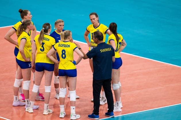 260825 Team Sweden during a timeout in the CEV EuroVolley 2026 group stage volleyball match between Sweden and Croatia on August 25, 2026 in Gothenburg. Photo: Mathias Bergeld BILDBYRAN kod MB MB1406 volleyboll volleyball cev eurovolley 2026 volleyboll-em sverige croatia sweden day 5 dam bbeng kroatien women kvinner *** 260825 Team Sweden during a timeout in the CEV EuroVolley 2026 group stage volleyball match between Sweden and Croatia on August 25, 2026 in Gothenburg. Photo by Mathias Bergeld. BILDBYRAN code MB MB1406 volleyball CEV EuroVolley 2026 European Volleyball Championship Sweden Croatia Day 5 women s volleyball  Copyright: MATHIASxBERGELD BB260825MB024