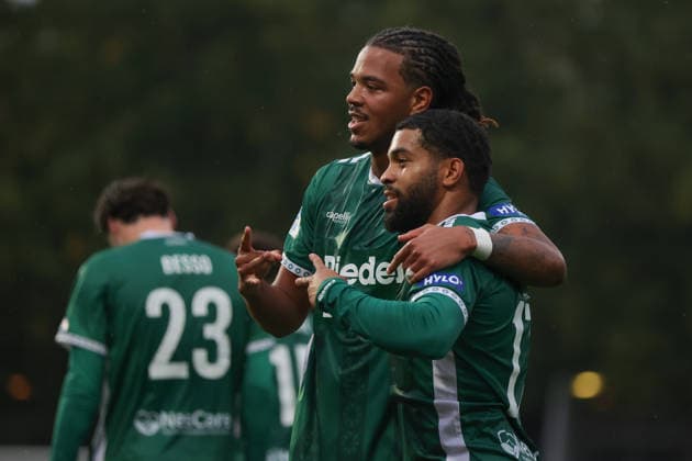 25.08.2026, Fussball, Herren, Saison 2026 2027, Bayerischer Totopokal, Achtelfinale: FC Schweinfurt 05 - VfB Eichstätt Von links: Torschütze Morris Adelabu (FC Schweinfurt 05, 27) und Vorlagengeber Jason Prodanovic (FC Schweinfurt 05, 17) feiern das 1:1 Schweinfurt Riedel-Bau-Arena im Sachs-Stadio Bayern Unterfranken Deutschland *** August 25, 2026, Soccer, Men s, 2026–2027 Season, Bavarian Toto Cup, Round of 16: FC Schweinfurt 05 vs. VfB Eichstätt. From left: Goal scorer Morris Adelabu of FC Schweinfurt 05, 27, and assist provider Jason Prodanovic (FC Schweinfurt 05, 17) celebrate the 1–1 draw at the Schweinfurt Riedel Bau Arena in the Sachs Stadio, Bavaria, Lower Franconia, Germany