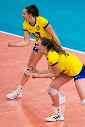 260825 Anna Haak and Hanna Hellvig of Sweden celebrate during the CEV EuroVolley 2026 group stage volleyball match between Sweden and Croatia on August 25, 2026 in Gothenburg. Photo: Mathias Bergeld BILDBYRAN kod MB MB1406 volleyboll volleyball cev eurovolley 2026 volleyboll-em sverige croatia sweden day 5 dam bbeng kroatien women kvinner celebration jubel *** August 25, 2026: Anna Haak and Hanna Hellvig of Sweden celebrate during the CEV EuroVolley 2026 group stage volleyball match between Sweden and Croatia on August 25, 2026 in Gothenburg. Photo by Mathias Bergeld, BILDBYRAN, code MB MB1406. volleyball, CEV EuroVolley 2026, European Volleyball Championship, Sweden, Croatia, Day 5, women s volleyball, women, celebration, cheering  Copyright: MATHIASxBERGELD BB260825MB027