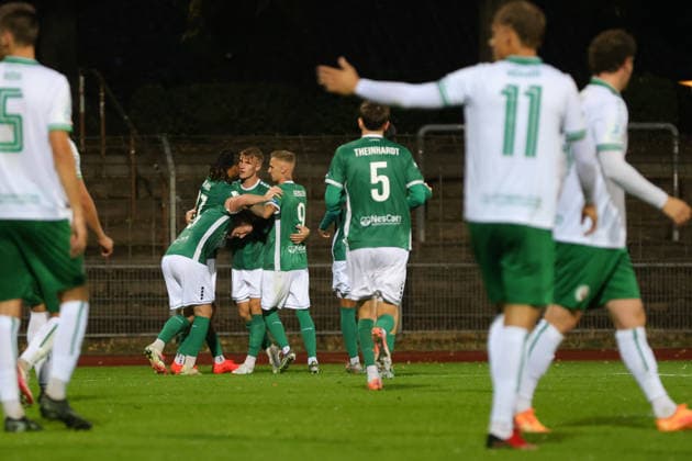25.08.2026, Fussball, Herren, Saison 2026 2027, Bayerischer Totopokal, Achtelfinale: FC Schweinfurt 05 - VfB Eichstätt Schweinfurt feiert das 2:1 durch Kevin Frisorger (FC Schweinfurt 05, 04) Schweinfurt Riedel-Bau-Arena im Sachs-Stadio Bayern Unterfranken Deutschland *** August 25, 2026, Soccer, Men s, 2026–2027 Season, Bavarian Toto Cup, Round of 16: FC Schweinfurt 05 vs. VfB Eichstätt; Schweinfurt celebrates the 2–1 victory thanks to a goal by Kevin Frisorger; FC Schweinfurt 05, 04; Schweinfurt Riedel Bau Arena at Sachs Stadium, Bavaria, Lower Franconia, Germany