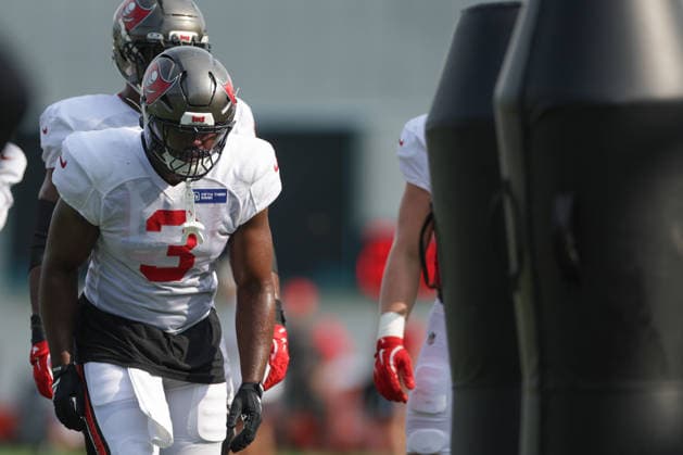 JACKSONVILLE, FL - AUGUST 25: Rueben Bain Jr. 3 of the Tampa Bay Buccaneers works on a drill during the Jacksonville Jaguars joint practice with the Tampa Bay Buccaneers on August 25, 2026 at the Miller Electric Center in Jacksonville, Fl. (Photo by David Rosenblum Icon Sportswire) NFL, American Football Herren, USA AUG 25 Jaguars Training Camp EDITORIAL USE ONLY Icon260825250506