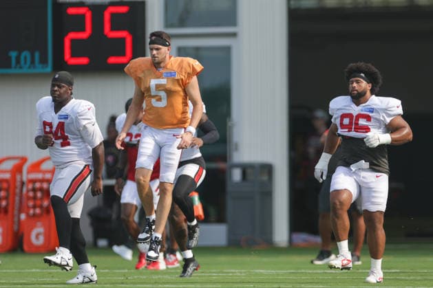 JACKSONVILLE, FL - AUGUST 25: Jake Browning 5 of the Tampa Bay Buccaneers warms up during the Jacksonville Jaguars joint practice with the Tampa Bay Buccaneers on August 25, 2026 at the Miller Electric Center in Jacksonville, Fl. (Photo by David Rosenblum Icon Sportswire) NFL, American Football Herren, USA AUG 25 Jaguars Training Camp EDITORIAL USE ONLY Icon260825250500