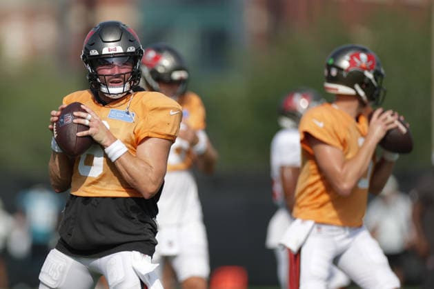 JACKSONVILLE, FL - AUGUST 25: Baker Mayfield 6 of the Tampa Bay Buccaneers throws a pass during the Jacksonville Jaguars joint practice with the Tampa Bay Buccaneers on August 25, 2026 at the Miller Electric Center in Jacksonville, Fl. (Photo by David Rosenblum Icon Sportswire) NFL, American Football Herren, USA AUG 25 Jaguars Training Camp EDITORIAL USE ONLY Icon260825250522
