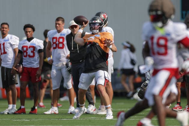 JACKSONVILLE, FL - AUGUST 25: Baker Mayfield 6 of the Tampa Bay Buccaneers throws a pass during the Jacksonville Jaguars joint practice with the Tampa Bay Buccaneers on August 25, 2026 at the Miller Electric Center in Jacksonville, Fl. (Photo by David Rosenblum Icon Sportswire) NFL, American Football Herren, USA AUG 25 Jaguars Training Camp EDITORIAL USE ONLY Icon260825250527