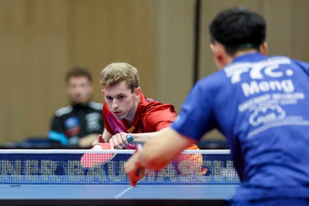 Cedric Meissner (TTC Schwalbe Bergneustadt) und Fan Bo Meng (TTC RhoenSprudel Fulda-Maberzell) kaempfen um den Ball waehrend des Spiels der 1. Tischtennis-Bundesliga der Herren zwischen dem TTC Schwalbe Bergneustadt und dem TTC RhoenSprudel Fulda-Maberzell, Burstenhalle am 25. August 2026 in Bergneustadt, Deutschland. (Foto von Marco Steinbrenner DeFodi Images) +++ Cedric Meissner (TTC Schwalbe Bergneustadt) und Fan Bo Meng (TTC RhoenSprudel Fulda-Maberzell) battle for the ball during the 1st Men s Table tennis, Tischtennis Bundesliga match between TTC Schwalbe Bergneustadt and TTC RhoenSprudel Fulda-Maberzell at Burstenhalle on August 25, 2026 in Bergneustadt, Germany. (Photo by Marco Steinbrenner DeFodi Images) (Photo by Marco Steinbrenner DeFodi Images) - *** Cedric Meissner of TTC Schwalbe Bergneustadt and Fan Bo Meng of TTC RhoenSprudel Fulda Maberzell battle for the ball during the Men s Table Tennis Bundesliga Match 1 between TTC Schwalbe Bergneustadt and TTC RhoenSprudel Fulda Maberzell, Burstenhalle on August 25, 2026, in Bergneustadt, Germany. Photo by Marco Steinbrenner, DeFodi Images. Cedric Meissner of TTC Schwalbe Bergneustadt and Fan Bo Meng of TTC RhoenSprudel Fulda Maberzell battle for the ball during the 1st Men’s Table Tennis Bundesliga match between TTC Schwalbe Bergneustadt and TTC RhoenSprudel Fulda Maberzell at the Burstenhalle on August 25, 2026, in Bergneustadt, Germany. Photo by Marco Steinbrenner, DeFodi Images. Photo by Marco Steinbrenner, DeFodi Images