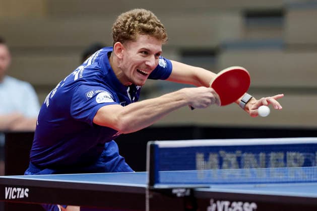 Andrei Teodor Istrate (TTC RhoenSprudel Fulda-Maberzell) kontrolliert den Ball waehrend des Spiels der 1. Tischtennis-Bundesliga der Herren zwischen dem TTC Schwalbe Bergneustadt und dem TTC RhoenSprudel Fulda-Maberzell, Burstenhalle am 25. August 2026 in Bergneustadt, Deutschland. (Foto von Marco Steinbrenner DeFodi Images) +++ Andrei Teodor Istrate (TTC RhoenSprudel Fulda-Maberzell) controls the ball during the 1st Men s Table tennis, Tischtennis Bundesliga match between TTC Schwalbe Bergneustadt and TTC RhoenSprudel Fulda-Maberzell at Burstenhalle on August 25, 2026 in Bergneustadt, Germany. (Photo by Marco Steinbrenner DeFodi Images) (Photo by Marco Steinbrenner DeFodi Images) - *** Andrei Teodor Istrate of TTC RhoenSprudel Fulda Maberzell controls the ball during the Men s Table Tennis Bundesliga Match 1 between TTC Schwalbe Bergneustadt and TTC RhoenSprudel Fulda Maberzell, Burstenhalle on August 25, 2026, in Bergneustadt, Germany. Photo by Marco Steinbrenner, DeFodi Images. Andrei Teodor Istrate of TTC RhoenSprudel Fulda Maberzell controls the ball during the Men’s Table Tennis Bundesliga match between TTC Schwalbe Bergneustadt and TTC RhoenSprudel Fulda Maberzell at Burstenhalle on August 25, 2026 in Bergneustadt, Germany Photo by Marco Steinbrenner, DeFodi Images Photo by Marco Steinbrenner, DeFodi Images