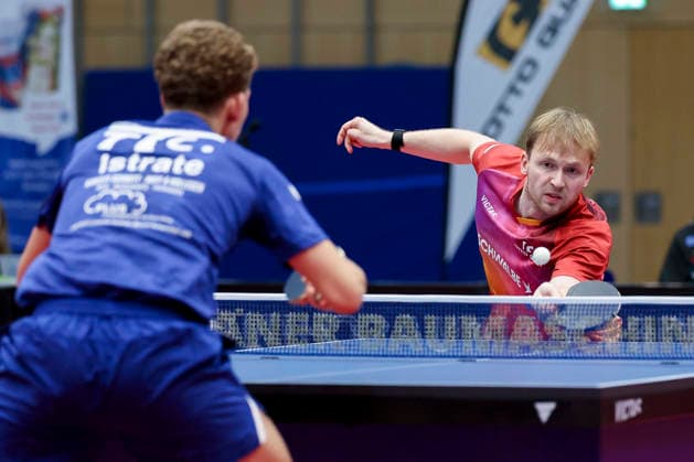 Andrei Teodor Istrate (TTC RhoenSprudel Fulda-Maberzell) und Benedikt Duda (TTC Schwalbe Bergneustadt) kaempfen um den Ball waehrend des Spiels der 1. Tischtennis-Bundesliga der Herren zwischen dem TTC Schwalbe Bergneustadt und dem TTC RhoenSprudel Fulda-Maberzell, Burstenhalle am 25. August 2026 in Bergneustadt, Deutschland. (Foto von Marco Steinbrenner DeFodi Images) +++ Andrei Teodor Istrate (TTC RhoenSprudel Fulda-Maberzell) und Benedikt Duda (TTC Schwalbe Bergneustadt) battle for the ball during the 1st Men s Table tennis, Tischtennis Bundesliga match between TTC Schwalbe Bergneustadt and TTC RhoenSprudel Fulda-Maberzell at Burstenhalle on August 25, 2026 in Bergneustadt, Germany. (Photo by Marco Steinbrenner DeFodi Images) (Photo by Marco Steinbrenner DeFodi Images) - *** Andrei Teodor Istrate of TTC RhoenSprudel Fulda Maberzell and Benedikt Duda of TTC Schwalbe Bergneustadt battle for the ball during the Men s Table Tennis Bundesliga Match 1 between TTC Schwalbe Bergneustadt and TTC RhoenSprudel Fulda Maberzell, Burstenhalle on August 25, 2026, in Bergneustadt, Germany. Photo by Marco Steinbrenner, DeFodi Images. Andrei Teodor Istrate of TTC RhoenSprudel Fulda Maberzell and Benedikt Duda of TTC Schwalbe Bergneustadt battle for the ball during the 1st Men’s Table Tennis Bundesliga match between TTC Schwalbe Bergneustadt and TTC RhoenSprudel Fulda Maberzell at Burstenhalle on August 25, 2026, in Bergneustadt, Germany. Photo by Marco Steinbrenner, DeFodi Images. Photo by Marco Steinbrenner, DeFodi Images.