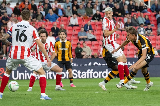 Stoke City v Hull City Carabao Cup Jens Hjerto-Dahl of Hull City with a strike on goal during the Carabao Cup Second Round match between Stoke City and Hull City at the bet365 Stadium, Stoke-on-Trent 25 08 2026 UK Newspapers OUT Copyright: xMattxWilkinsonx FIL-23823-0106