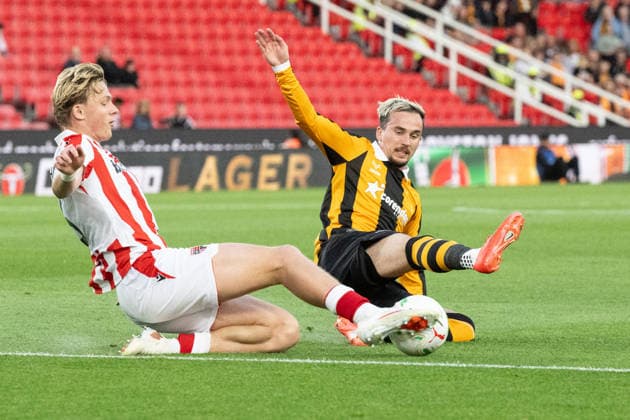 Stoke City v Hull City Carabao Cup Liam Millar of Hull City clashes with Luke Graham of Stoke City during the Carabao Cup Second Round match between Stoke City and Hull City at the bet365 Stadium, Stoke-on-Trent 25 08 2026 UK Newspapers OUT Copyright: xMattxWilkinsonx FIL-23823-0110