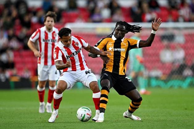 Million Manhoef of Stoke City and Babajide David Akintola of Hull City Stoke City v Hull City, EFL Carabao Cup, Second Round, Football, Bet365 Stadium, Stoke-on-Trent, UK - 25 Aug 2026Stoke-on-Trent Bet365 Stadium United Kingdom EDITORIAL USE ONLY No use with unauthorised audio, video, data, fixture lists, club league logos or live services. Online in-match use limited to 120 images, no video emulation. No use in betting, games or single club league player publications. Copyright: xAnnaxGowthorpe Shutterstockx 17115026x