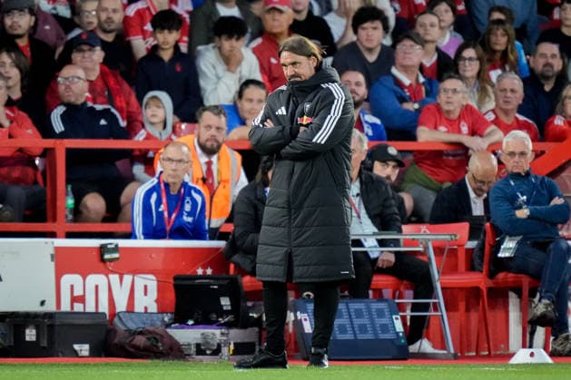 Carabao Cup round 2 Nottingham Forest v Leeds Rhinos Leeds manager Daniel Farke gives his team instructions during the Carabao Cup round 2 match Nottingham Forest vs Leeds Rhinos at City Ground, Nottingham, United Kingdom on 25 August 2026 (Photo by Maynard Manyowa News Images) Nottingham City Ground Nottinghamshire United Kingdom Copyright: xMaynardxManyowa NewsxImagesx