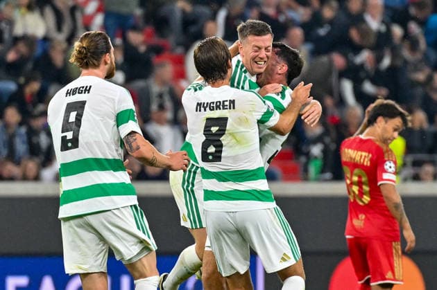 25.08.2025, Oberoesterreich Arena Linz, AUT, Champions League Play Off, LASK Linz (AUT) vs Celtic Glasgow FC (SCO), im Bild Jubel Spieler FC Celtic Glasgow Champions League Play Off, LASK Linz (AUT) vs Celtic Glasgow FC (SCO) in Linz, Austria on 2026 08 25 Linz Oberoesterreich Austria *** August 25, 2025, Oberoesterreich Arena Linz, AUT, Champions League Playoff, LASK Linz (AUT) vs. Celtic Glasgow FC (SCO); pictured: Celtic Glasgow FC players celebrating during the Champions League Playoff, LASK Linz (AUT) vs. Celtic Glasgow FC (SCO) in Linz, Austria, on August 25, 2026, at the Oberoesterreich Arena in Linz, Austria