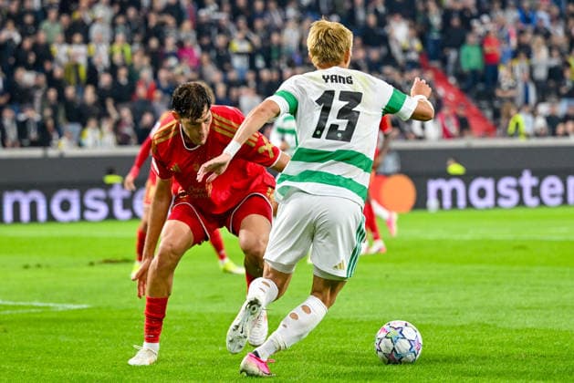 25.08.2025, Oberoesterreich Arena Linz, AUT, Champions League Play Off, LASK Linz (AUT) vs Celtic Glasgow FC (SCO), im Bild Joao Victor Tornich (LASK) vs Hyunjun Yang (Celtic Glasgow) Champions League Play Off, LASK Linz (AUT) vs Celtic Glasgow FC (SCO) in Linz, Austria on 2026 08 25 Linz Oberoesterreich Austria *** August 25, 2025, Oberoesterreich Arena Linz, AUT, Champions League Playoff, LASK Linz (AUT) vs. Celtic Glasgow FC (SCO); pictured: Joao Victor Tornich (LASK) vs. Hyunjun Yang (Celtic Glasgow) in the Champions League Playoff, LASK Linz (AUT) vs. Celtic Glasgow FC (SCO) in Linz, Austria on August 25, 2026, Linz, Upper Austria, Austria