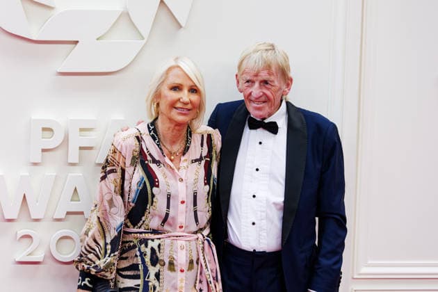 August 25, 2026, Manchester, United Kingdom: Former Liverpool Manager KENNY DALGLISH and his wife Marina At the PFA Player of the Year Awards 2026, Manchester Opera House UK PFA Player Of The Year Awards 2026,  - ZUMAp211 20260825_aap_p211_003 Copyright: xAndyxVonxPipx