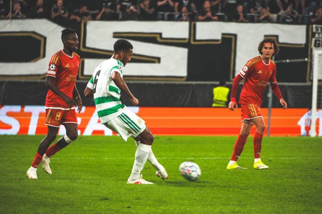 Fussball: Österreich: UEFA Champions League 2026 2027 - Play-offs, Rückspiel, 25.08.2026 - LASK Linz (Linzer ASK, Österreich) vs. Celtic FC (Glasgow, Schottland) - Oberösterreich Arena (Linz, Österreich); Auston Trusty (Celtic FC) *** Soccer Austria UEFA Champions League 2026–2027 Playoffs, Second Leg, August 25, 2026 LASK Linz Linzer ASK, Austria vs. Celtic FC Glasgow, Scotland Oberösterreich Arena, Linz, Austria Auston Trusty Celtic FC Copyright: xLukasxBierederx