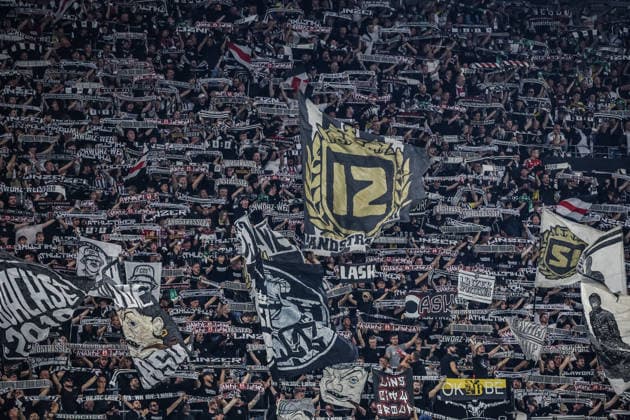 SOCCER - UEFA CL, LASK vs Celtic LINZ,AUSTRIA,25.AUG.26 - SOCCER - UEFA Champions League, play-off, Linzer ASK vs Celtic Glasgow. Image shows a feature with the fans of LASK.  GEPAxpictures xManuelxBinder