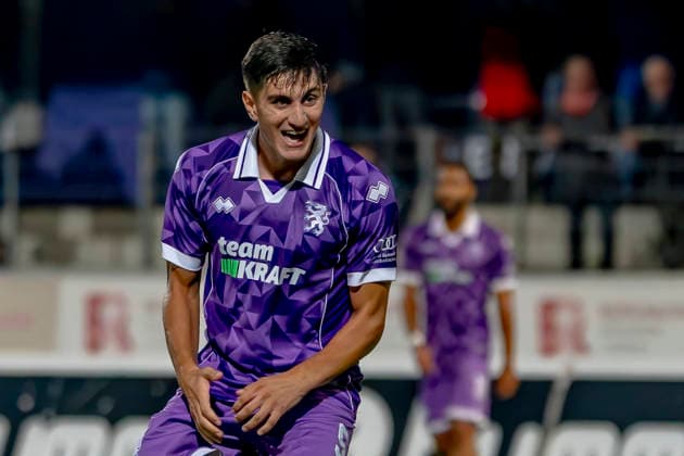 Burghausen, Deutschland 25. August 2026: Toto-Pokal - Bayerischer Landespokal - 2026 2027 - Achtelfinale - SV Wacker Burghausen gegen FC Ingolstadt 04 Im Bild: Torschütze Emre Gül Guel (FCI) jubelt nach seinem Tor zum 0:4 flatbuy-Stadion Bayern *** Burghausen, Germany, August 25, 2026—Toto Cup (Bavarian State Cup) 2026–2027, Round of 16: SV Wacker Burghausen vs. FC Ingolstadt 04. Pictured: Goal scorer Emre Gül Guel of FCI celebrates after scoring his goal to make it 0–4 at the flatbuy Stadium in Bavaria. Copyright: xFotostandx xSchäferx