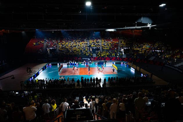 260825 General view of Scandinavium arena during the national anthem of Sweden ahead of the CEV EuroVolley 2026 group stage volleyball match between Sweden and Croatia on August 25, 2026 in Gothenburg. Photo: Mathias Bergeld BILDBYRAN kod MB MB1406 volleyboll volleyball cev eurovolley 2026 volleyboll-em sverige croatia sweden day 5 dam bbeng kroatien women kvinner arena *** 260825 General view of the Scandinavium Arena during the Swedish national anthem prior to the CEV EuroVolley 2026 group stage volleyball match between Sweden and Croatia on August 25, 2026 in Gothenburg. Photo by Mathias Bergeld, BILDBYRAN, code MB MB1406. volleyball, CEV EuroVolley 2026, European Volleyball Championship, Sweden, Croatia, Day 5, women s, BBENG, Croatia, women, arena  Copyright: MATHIASxBERGELD BB260825MB061