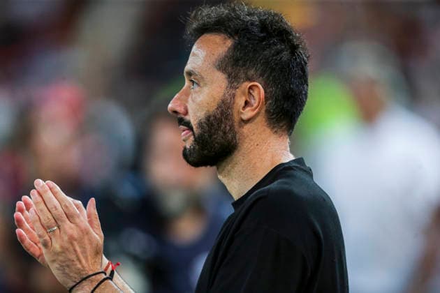 August 25, 2026, Valencia, Valencia, SPAIN: Carlos Corberan, head coach of Valencia CF, looks on during the Spanish league, LaLiga EA Sports, football match played between Valencia CF and Real Betis Balompie at Mestalla stadium on August 25, 2026, in Valencia, Spain. Valencia CF V Real Betis Balompie - LaLiga EA Sports  - ZUMAa181 20260825_zaa_a181_055 Copyright: xIvanxTerronx