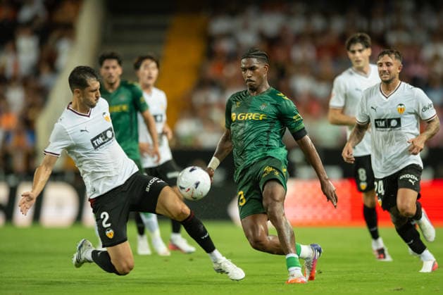 ESP: LaLiga EA Sports Valencia CF v Real Betis Hector Junior Firpo Adames of Real Betis during LaLiga EA Sports match between Valencia CF v Real Betis played at Mestalla Stadium, Valencia on August 25 2026 in Spain Spain Soccer *** ESP LaLiga EA Sports Valencia CF vs. Real Betis: Hector Junior Firpo Adames of Real Betis during the LaLiga EA Sports match between Valencia CF and Real Betis played at Mestalla Stadium in Valencia on August 25, 2026, in Spain. Spanish Soccer Copyright: xAgenciaxLOFx