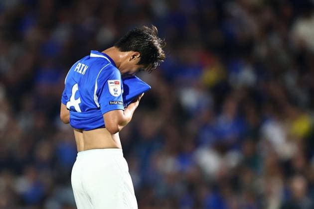 Paik Seung-ho of Birmingham City dejected Birmingham City v Brentford, EFL Carabao Cup, Second Round, Football, St. Andrew s at Knighthead Park, Birmingham, UK - 25 Aug 2026Birmingham St. Andrew s at Knighthead Park United Kingdom EDITORIAL USE ONLY No use with unauthorised audio, video, data, fixture lists, club league logos or live services. Online in-match use limited to 120 images, no video emulation. No use in betting, games or single club league player publications. Copyright: xPhilxOldham Shutterstockx 17115027ar