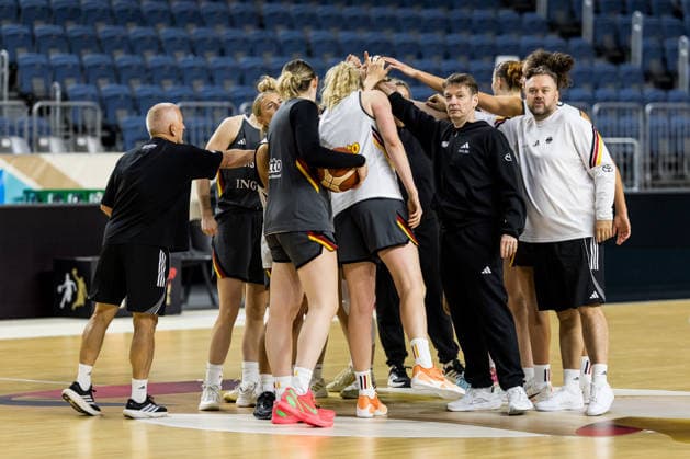 COLOGNE, GERMANY - AUGUST 25: Team circle of Team Germany during media training of DBB Germany women at Lanxess Arena on August 25, 2026 in Cologne, Germany. North Rhine Westphalia Germany Copyright: xSteffiexWunderlx