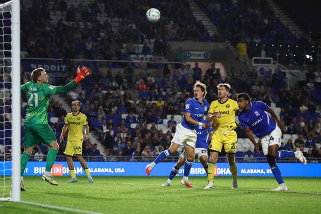 Birmingham City v Brentford, Carabao Cup GOAL 1-6 defender Nathan Collins of Brentford scores a header during the Birmingham City v Brentford Carabao Cup 2nd Round match at St. Andrew s @ Knighthead Park, Birmingham, England on 25 August 2026 Credit: Ian Stephen Every Second Media Editorial use only. All images are copyright Every Second Media Limited. No images may be reproduced without prior permission. All rights reserved. Premier League and Football League images are subject to licensing agreements with Football DataCo Limited. see https: www.football-dataco.com Copyright: xIMAGO EveryxSecondxMediax ESM-2117-0035 IanxStephenx xEveryxSecondxMediax