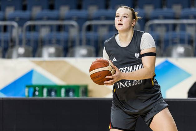 COLOGNE, GERMANY - AUGUST 25: Lina Sontag (Germany, 24) controls the ball during media training of DBB Germany women at Lanxess Arena on August 25, 2026 in Cologne, Germany. North Rhine Westphalia Germany Copyright: xSteffiexWunderlx