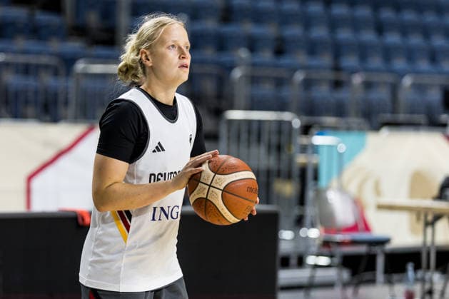 COLOGNE, GERMANY - AUGUST 25: Emma Eichmeyer (Germany, 9) controls the ball during media training of DBB Germany women at Lanxess Arena on August 25, 2026 in Cologne, Germany. North Rhine Westphalia Germany Copyright: xSteffiexWunderlx