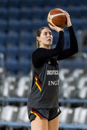 COLOGNE, GERMANY - AUGUST 25: Luisa Geiselsoeder (Geiselsöder, Germany, 15) shooting the ball during media training of DBB Germany women at Lanxess Arena on August 25, 2026 in Cologne, Germany. North Rhine Westphalia Germany Copyright: xSteffiexWunderlx