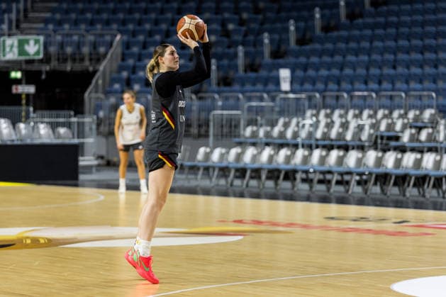 COLOGNE, GERMANY - AUGUST 25: Luisa Geiselsoeder (Geiselsöder, Germany, 15) shooting the ball during media training of DBB Germany women at Lanxess Arena on August 25, 2026 in Cologne, Germany. North Rhine Westphalia Germany Copyright: xSteffiexWunderlx