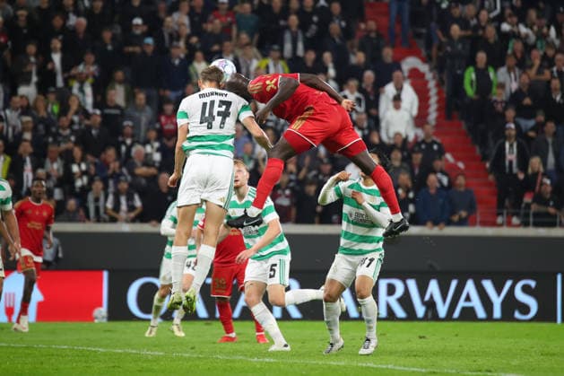 Sport Bilder des Tages #2 LINZ, AUSTRIA - AUGUST 25: Dane Murray of Celtic Glasgow and Samuel Adeniran of LASK during the UEFA Champions League Play-off 2nd leg match between LASK and Celtic Glasgow at Oberoesterreich Arena on August 25, 2026 in Linz, Austria. (Photo by Severin Aichbauer Sports Press Photo SPP)  Copyright: xSeverinxAichbauer SPPx Sportspressphoto_SPR215942