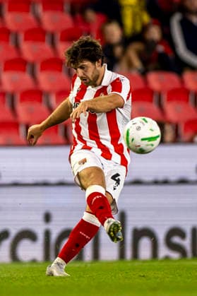 25th August 2026; Bet365 Stadium, Stoke, Staffordshire, England; Carabao Cup Football, Stoke City versus Hull City; Ben Pearson of Stoke City crosses the ball TimxWilliams