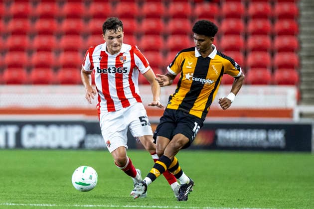 25th August 2026; Bet365 Stadium, Stoke, Staffordshire, England; Carabao Cup Football, Stoke City versus Hull City; Cody Drameh of Hull City uo Laurence Giani of Stoke City TimxWilliams
