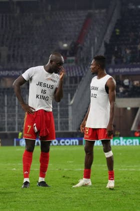 LINZ, AUSTRIA - AUGUST 25: Samuel Adeniran of LASK and Moses Usor of LASK having a chat during their celebration after the 5:1 win in the UEFA Champions League Play-off 2nd leg match between LASK and Celtic Glasgow at Oberoesterreich Arena on August 25, 2026 in Linz, Austria. (Photo by Severin Aichbauer Sports Press Photo SPP)  Copyright: xSeverinxAichbauer SPPx Sportspressphoto_SPR215961