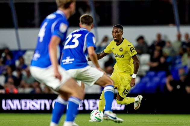 Birmingham City v Brentford, EFL Cup Brentford midfielder Mamadou Sangare (18) runs forward with ball during the EFL Cup match between Birmingham City and Brentford at the St Andrew s @ Knighthead Park, Birmingham, UK on 25 August 2026. Birmingham St Andrew s @ Knighthead Park West Midlands UK Editorial use only DataCo restrictions apply See www.football-dataco.com , Copyright: xManjitxNarotrax PSI-24746-0059