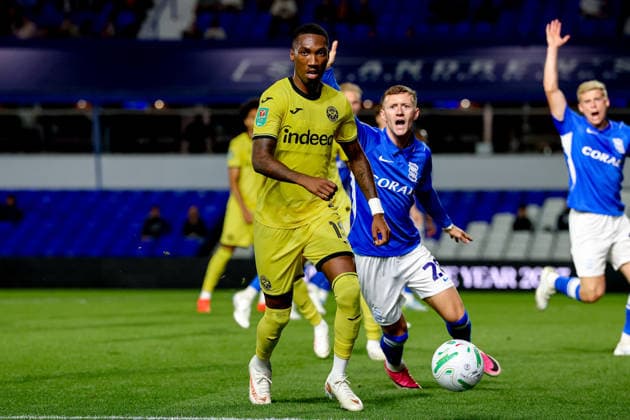 Birmingham City v Brentford, EFL Cup Brentford forward Jaidon Anthony (19) not given off-side during the EFL Cup match between Birmingham City and Brentford at the St Andrew s @ Knighthead Park, Birmingham, UK on 25 August 2026. Birmingham St Andrew s @ Knighthead Park West Midlands UK Editorial use only DataCo restrictions apply See www.football-dataco.com , Copyright: xManjitxNarotrax PSI-24746-0070