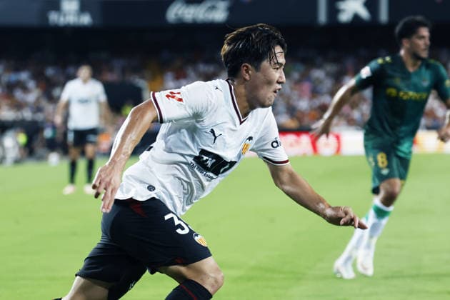 Ryunosuke Sato (Valencia), AUGUST 25, 2026 - Football Soccer : Spanish La Liga EA Sports match between Valencia CF 0-1 Real Betis Balompie at Mestalla in Valencia, Spain. Noxthirdxpartyxsales  aflo_342982961 DaisukexNakashimax