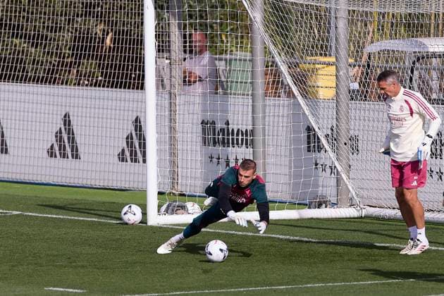 Real Madrid CF training session and press conference, PK, Pressekonferenz at Ciudad Real Madrid in Madrid, Spain - 25 Aug 2026 Andriy Lunin of Real Madrid CF seen in action during the training session at Ciudad Real Madrid, on the eve of the LaLiga EA Sports 2026 2027 week 1 football match between Real Madrid CF and Real Sociedad Madrid Spain Copyright: xFedericoxTitonex xSOPAxImagesx Federico-Titone-1444702