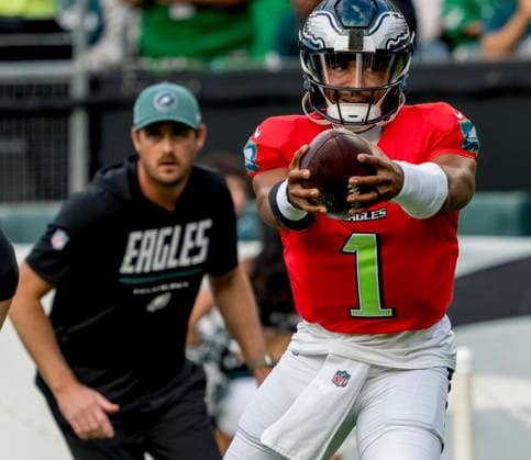August 25, 2026, Philadelphia, Pa, USA: Philadelphia Eagles quarterback Jalen Hurts practices during the Philadelphia Eagles public practice at Lincoln Financial Field in Philadelphia, Pennsylvania on August 25, 2026. Cal Media NFL, American Football Herren, USA 2026: Philadelphia Eagles Public Practice AUG 25  - ZUMAcs17 20260825_faf_cs17_004 Copyright: xScottxSeriox